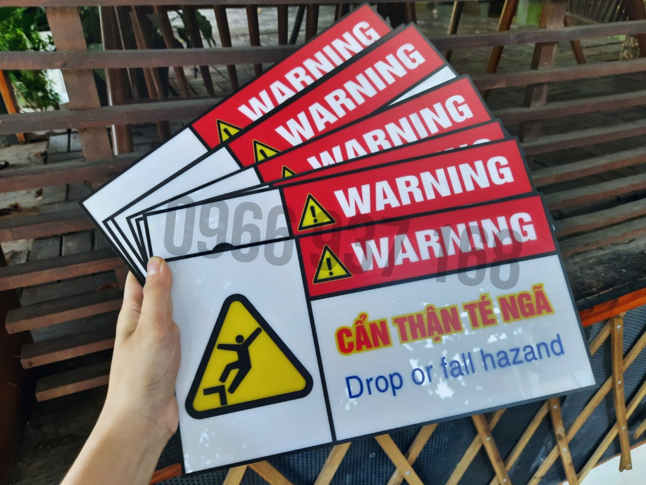 In UV, thẻ MICA dán tủ bảng điện 